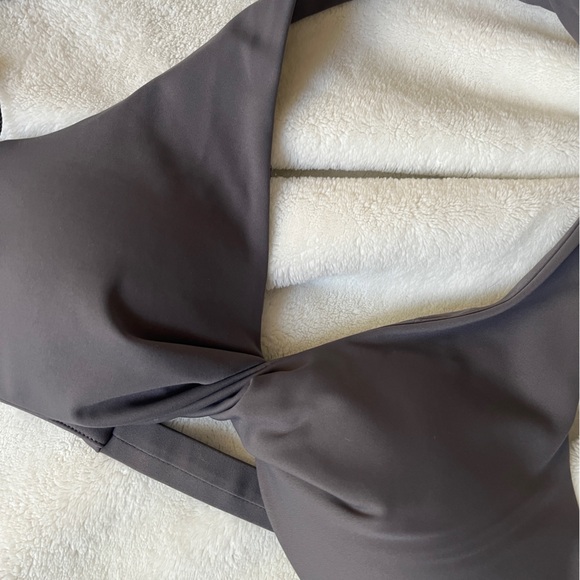 Keep that pump halter sports bra - Picture 3 of 8